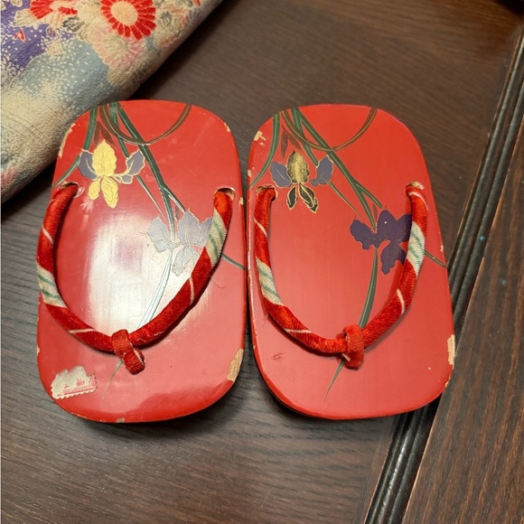 Rare Vintage 1920’s Child’s Kimono and Wooden Sandals - Picture 9 of 14